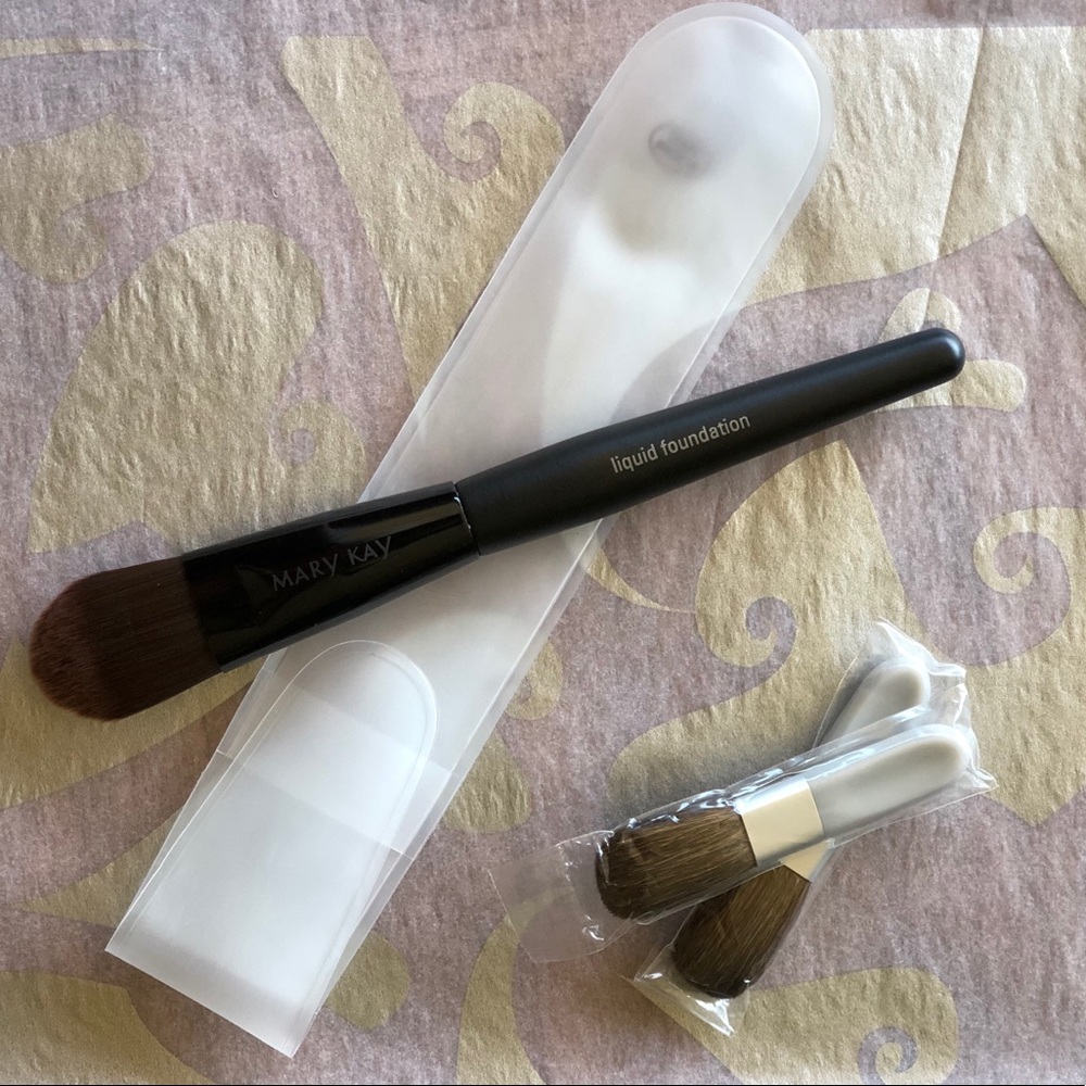 MK Liquid Foundation Brush w/2 Free Mini Brushes